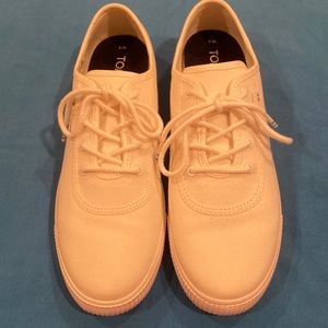 Tom’s White Sneakers